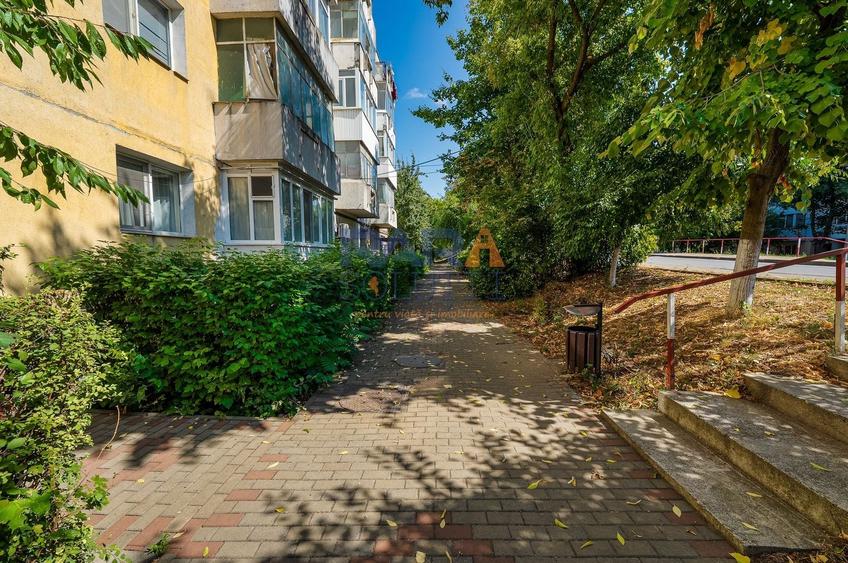 Apartament cu 3 camere decomandat, mobilat în Sud