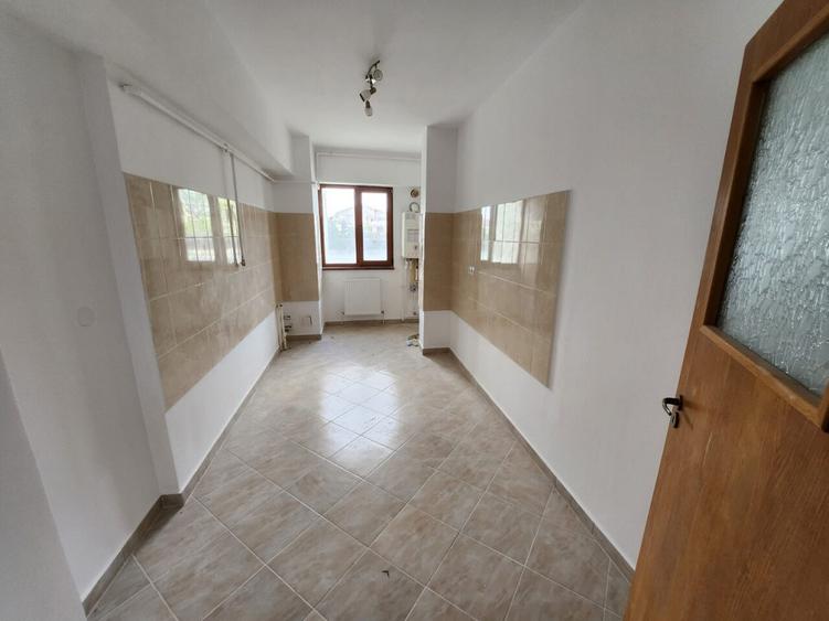 Apartament cu 3 camere decomandat în Vest