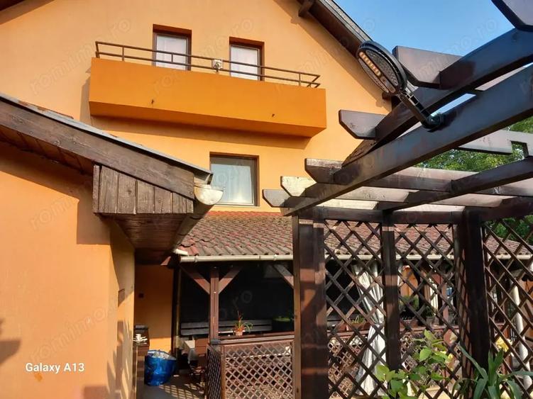 Casă cu 4 camere cu Teren 355 Mp în Botizului