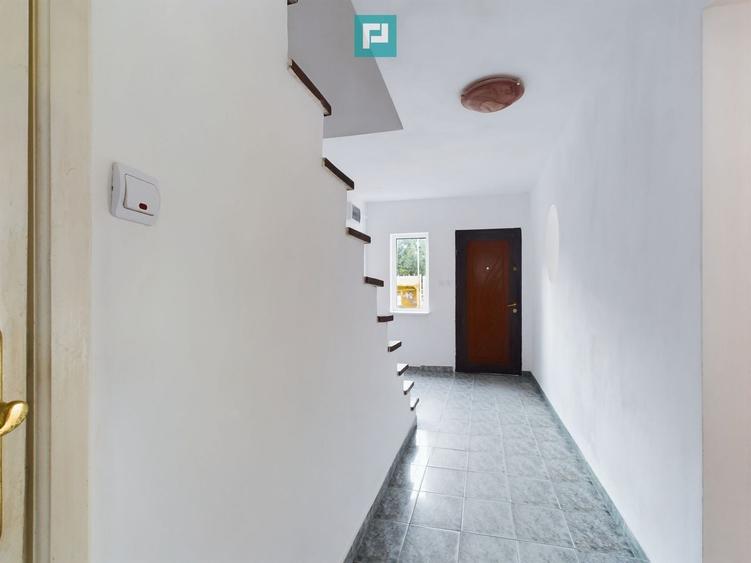 Duplex cu 5 camere cu Canalizare în Lipovei