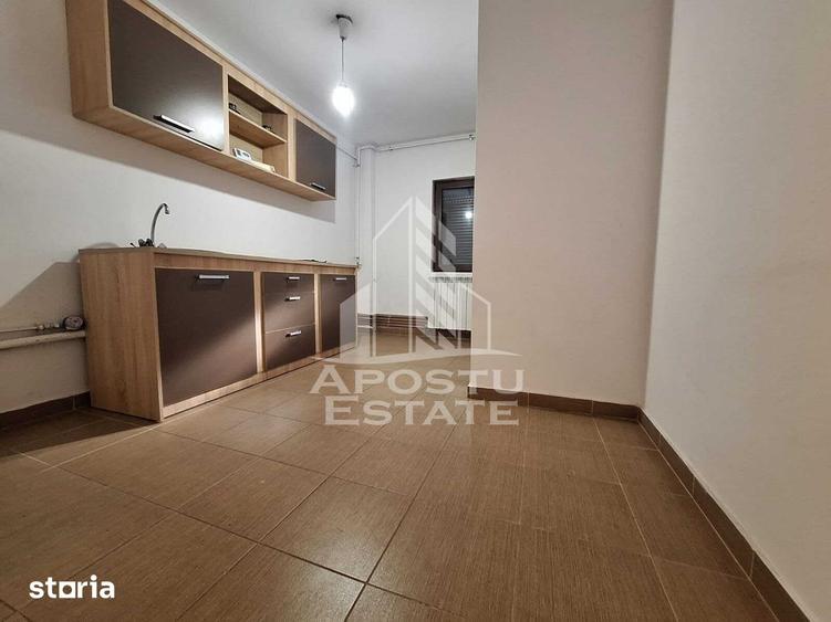 Apartament cu 3 camere decomandat, mobilat în Banu Mărăcine