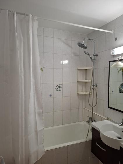 Apartament cu 3 camere decomandat în Virtuții