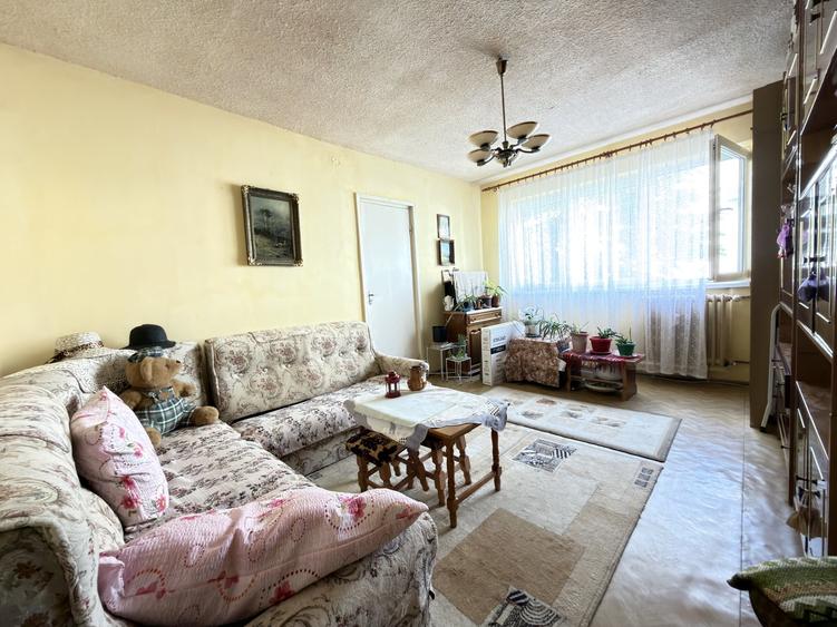 Apartament cu 3 camere nedecomandat în Dacia