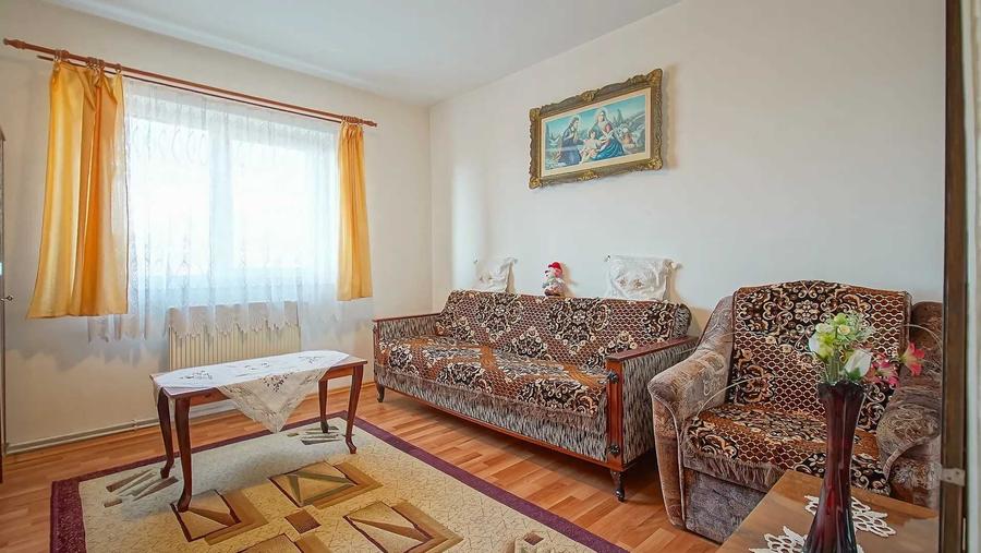 Apartament cu 3 camere decomandat în Central