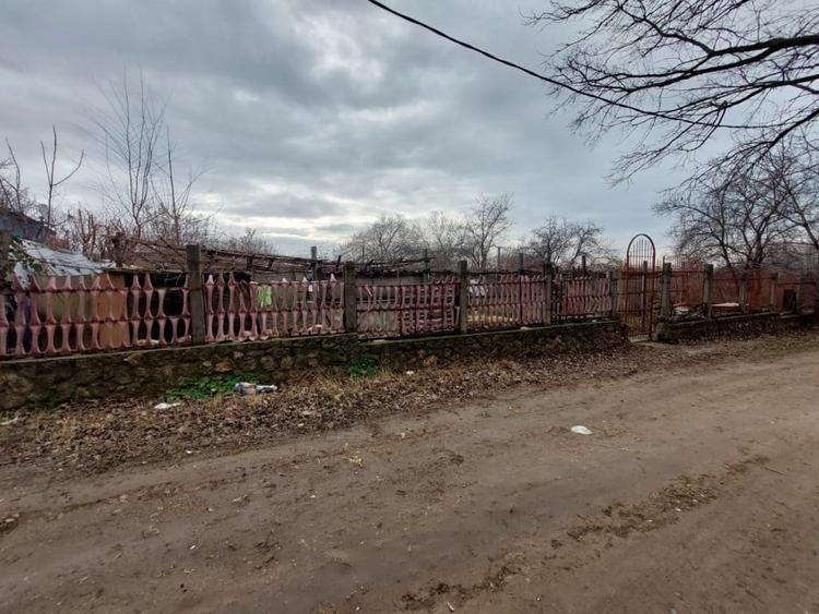 Teren Construcții intravilan de 2300 mp, în Kamsas