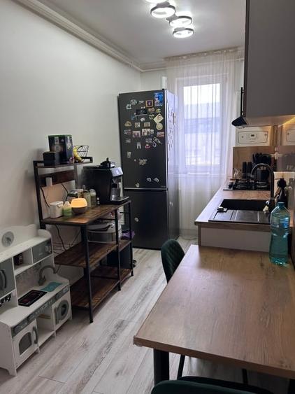 Apartament cu 3 camere semidecomandat, mobilat în Florești — fotografia 2