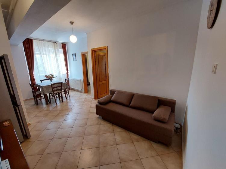 Apartament cu 3 camere în Prundu