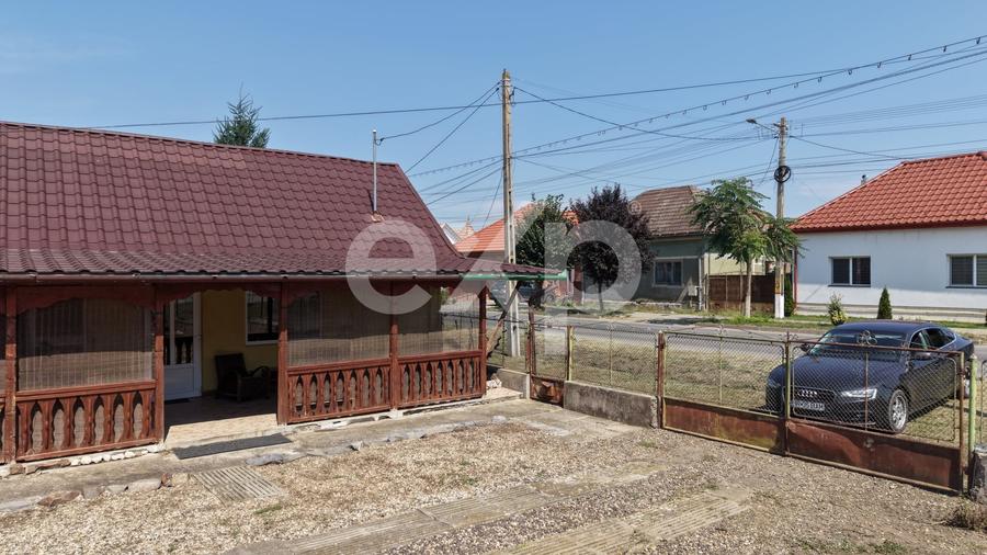 Casă individuală cu 3 camere cu Canalizare în Iernut