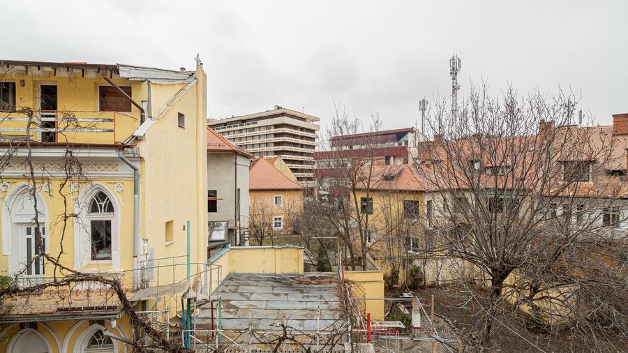 Apartament cu 5 camere nedecomandat, mobilat în Centrul Istoric