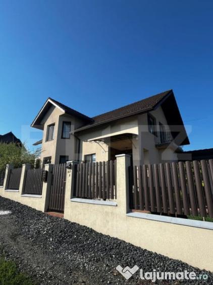 Casă cu 4 camere cu Teren 500 Mp în Central