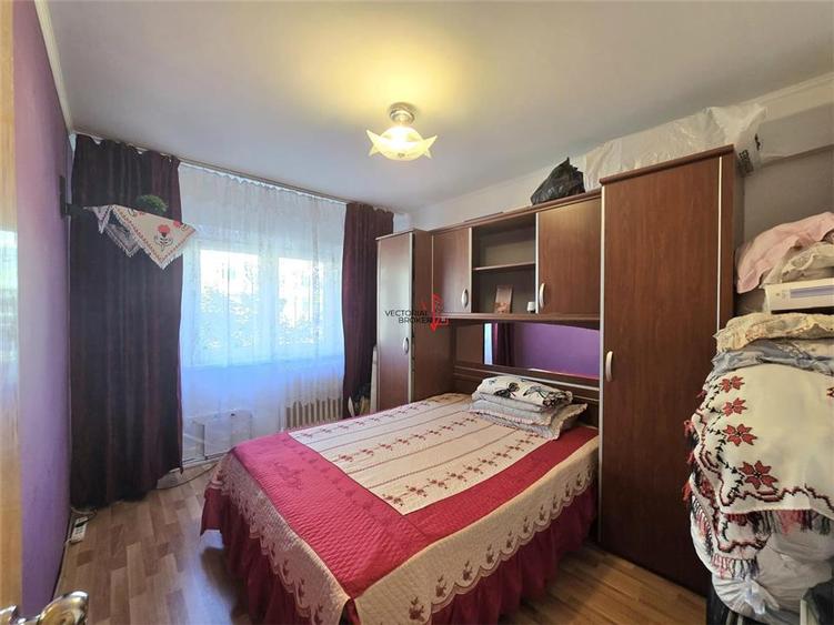 Apartament cu 3 camere decomandat în Colentina
