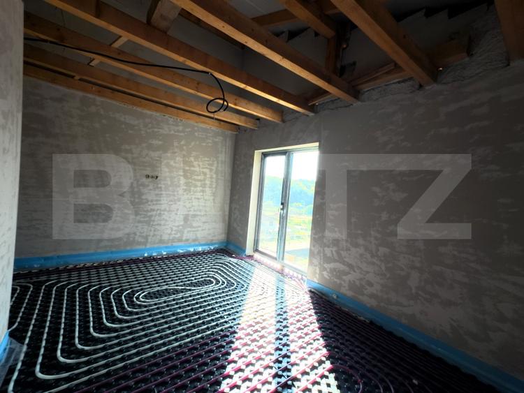 Duplex cu 4 camere cu Canalizare în Corunca