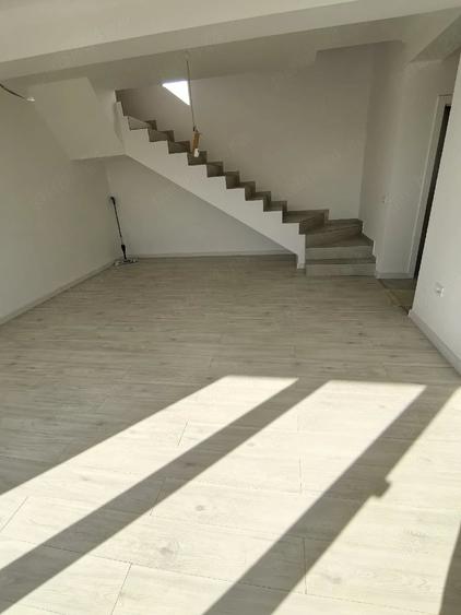 Casă cu 5 camere cu Teren 250 Mp în Central