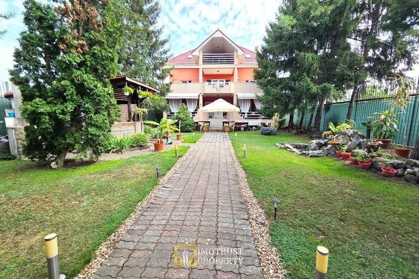 Casă individuală cu 10 camere cu Piscina în Aradul Nou