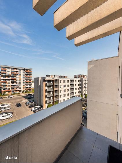 Apartament cu 3 camere decomandat în Tractorul