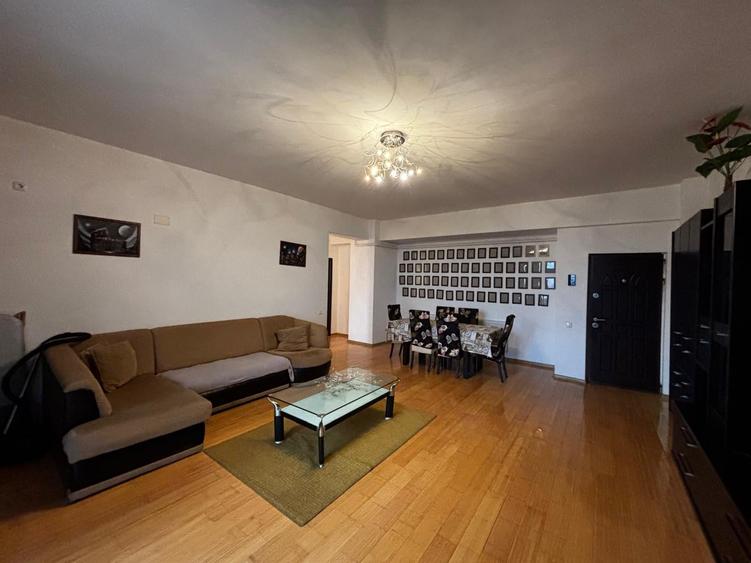 Apartament cu 3 camere decomandat, mobilat în Central