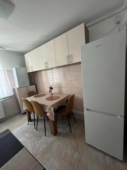 Apartament cu 3 camere decomandat în Brazda lui Novac