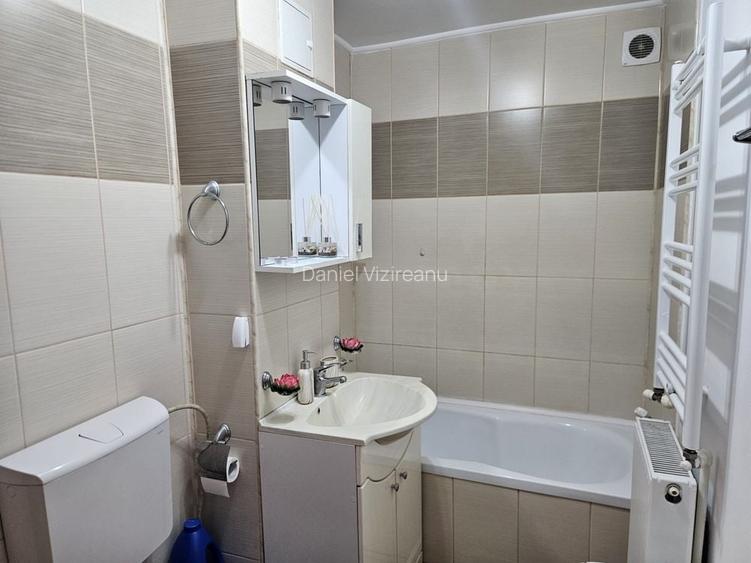Inchiriez apartament 1 camera dec.,et. 1 cu balcon,Bratianu/Hotel Orient