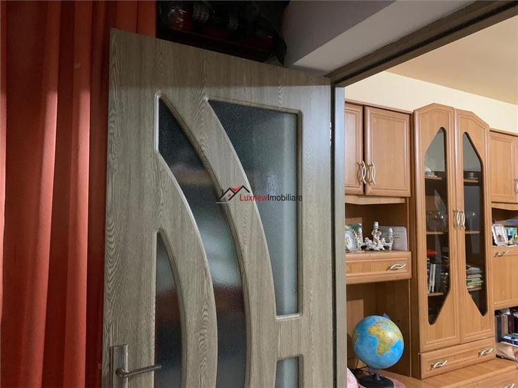 Apartament cu 2 camere semidecomandat, mobilat în Nord-Est