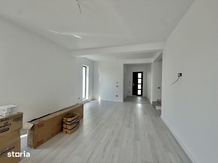Duplex 4 camere, parter+etaj, 104mp utili, 270mp teren in Giroc - 1