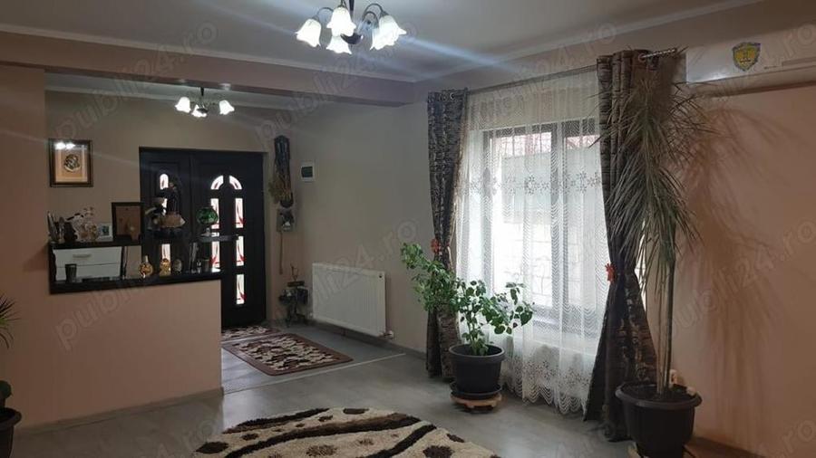 Casă cu 5 camere în Central