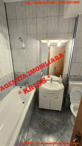 Apartament cu 3 camere decomandat în Prundu