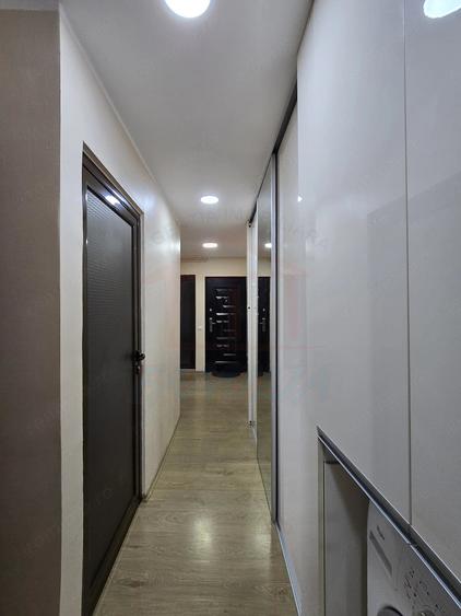 Apartament cu 3 camere decomandat în Micro 16