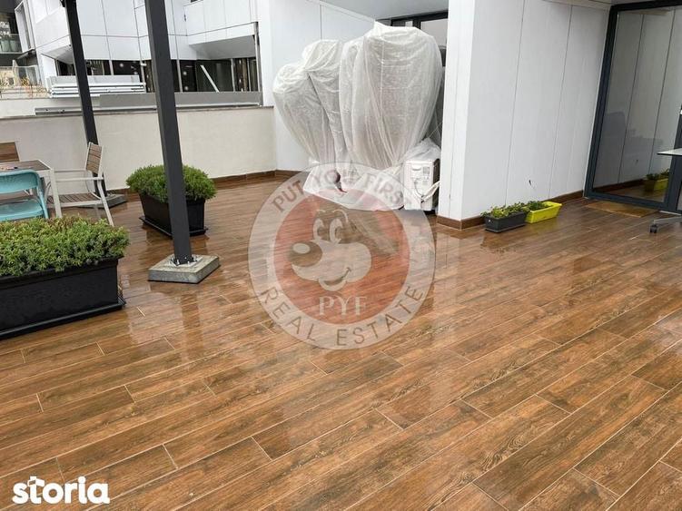 Apartament cu 4 camere semidecomandat în Tei