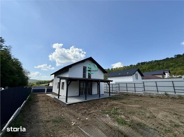 Casă cu 5 camere cu Teren 500 Mp în Corunca