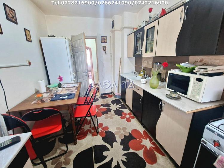 Apartament cu 3 camere decomandat, mobilat în Central