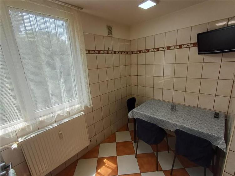 Apartament cu 3 camere decomandat, mobilat în Berceni