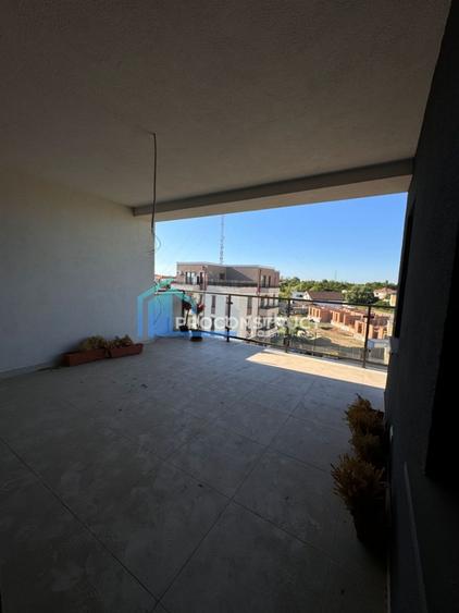 Penthouse cu 3 camere semidecomandat în Giroc