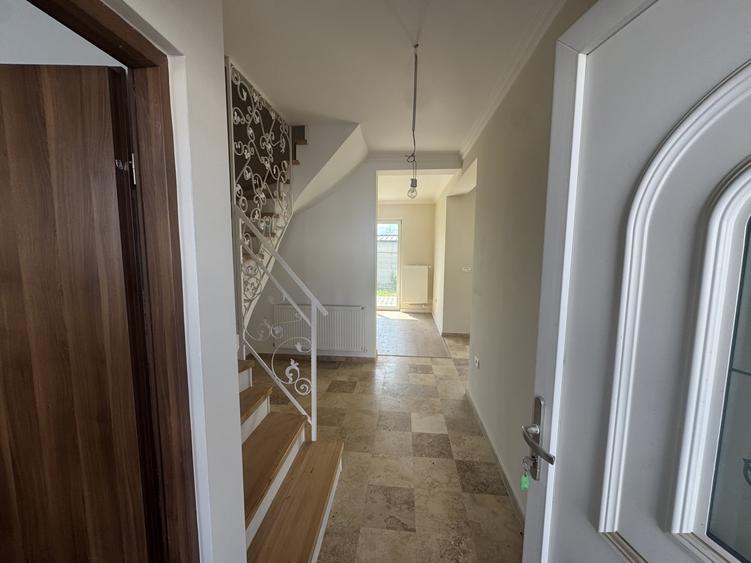 Duplex cu 4 camere cu Canalizare în Giroc