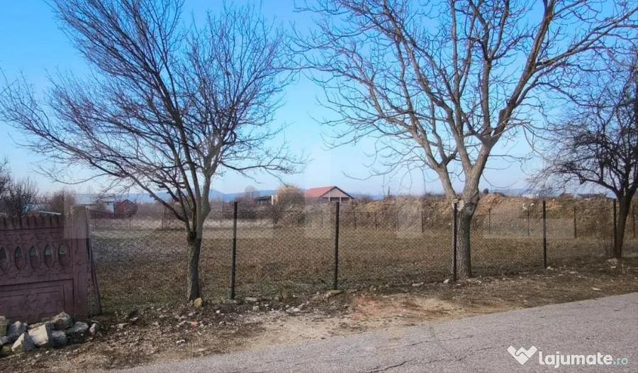 Teren intravilan 1086 mp, stradal, zona Podari - 2
