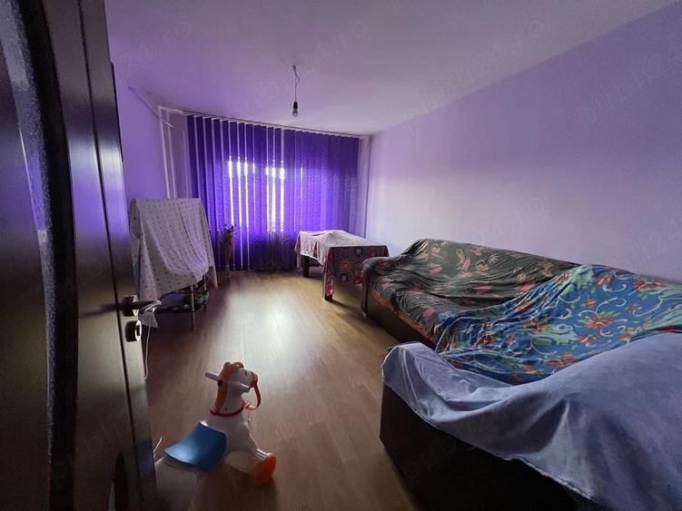 Apartament cu 4 camere decomandat în Central