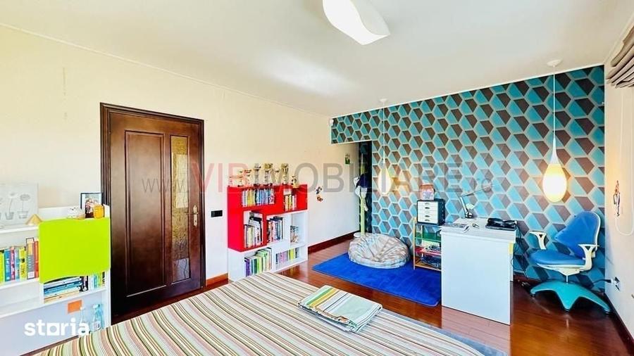 Casă cu 7 camere cu Teren 514 Mp în Central
