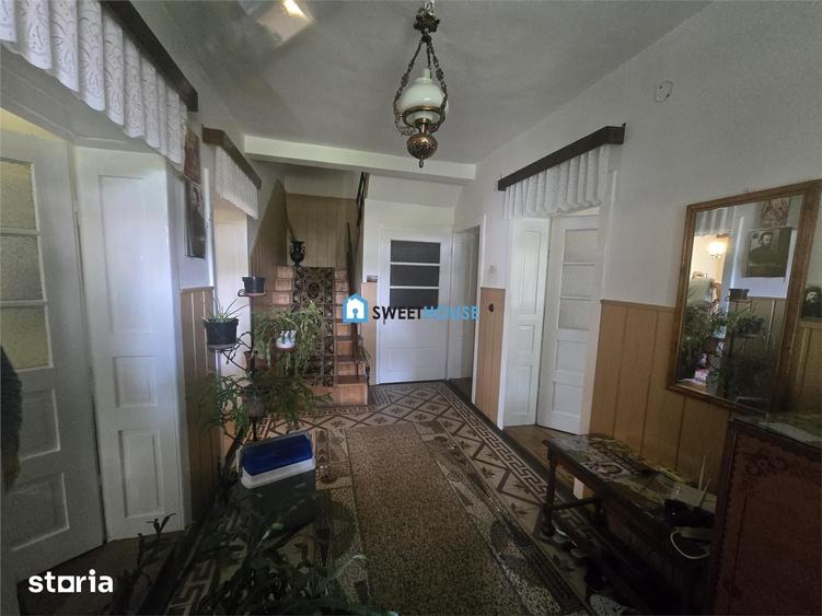 Casă cu 5 camere cu Teren 704 Mp în Central