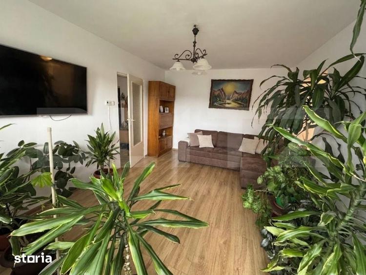 Apartament cu 3 camere semidecomandat în Gojdu
