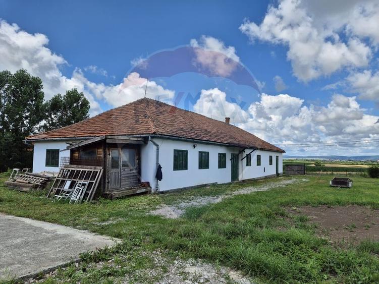Casă individuală cu 7 camere cu Teren 14574 Mp în Lisnău