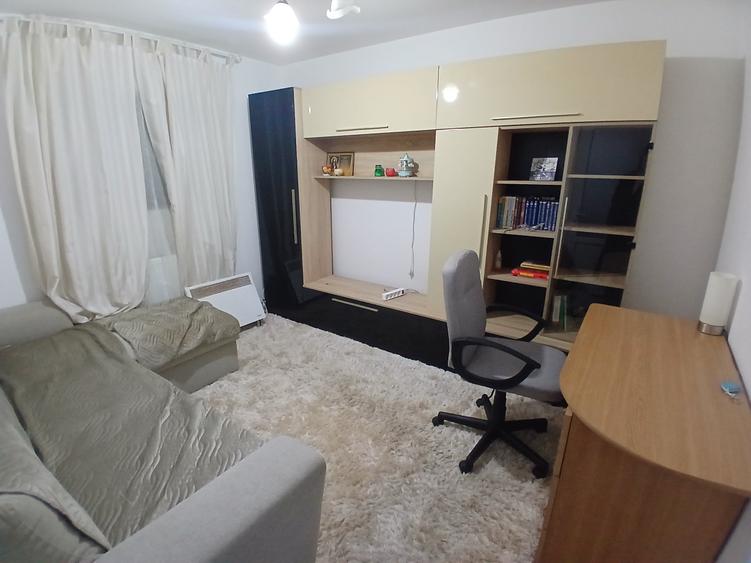Garsonieră decomandată în Valea Adâncă