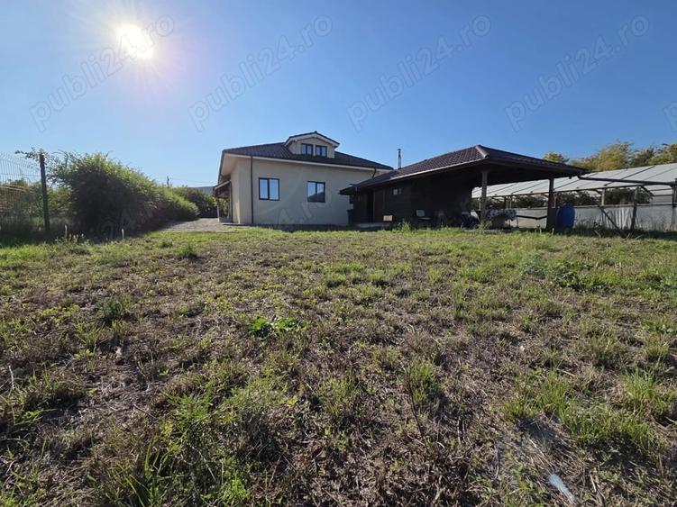 Casă cu 4 camere cu Teren 2000 Mp în Agighiol