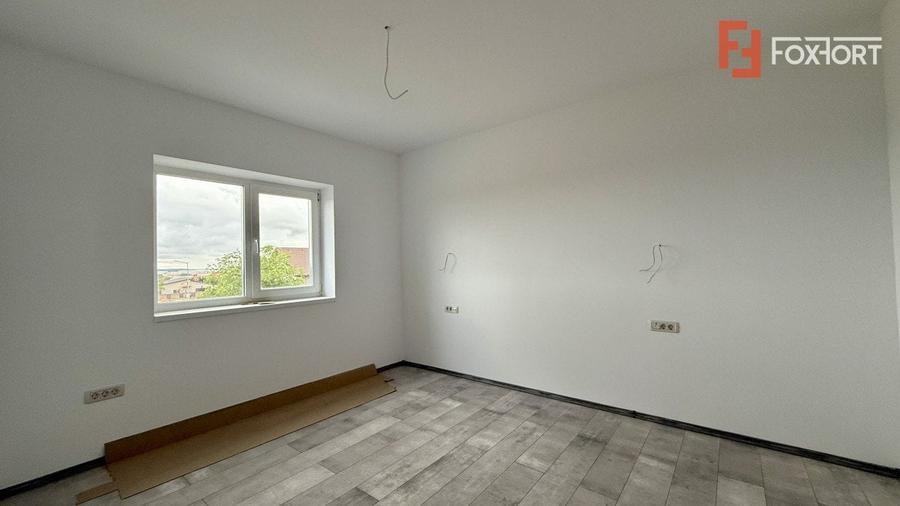 Duplex cu 3 camere cu Canalizare în Giarmata
