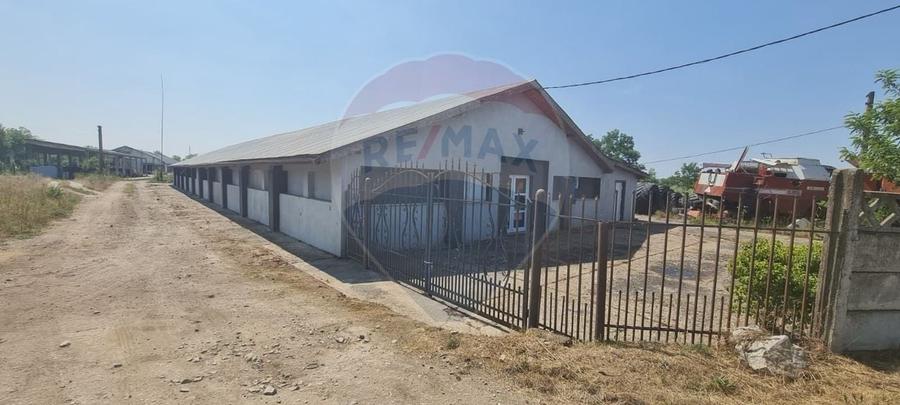 Spațiu industrial, de 615 mp, în Periferie