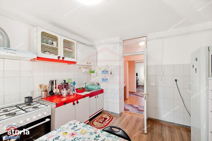 Apartament cu 4 camere decomandat în Micro 17