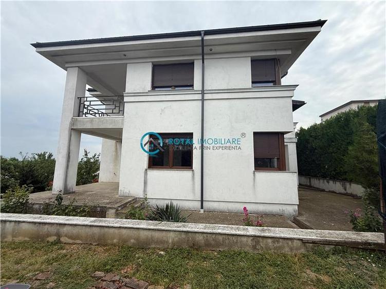 Casă individuală cu 4 camere cu Canalizare în Bucov