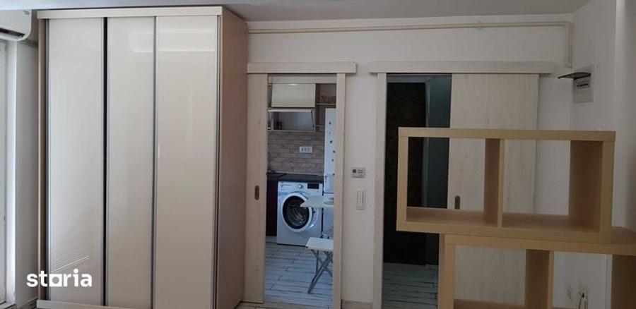 Garsonieră decomandată în Titan