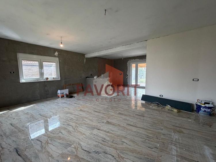 Casă individuală cu 4 camere cu Canalizare în Covaci