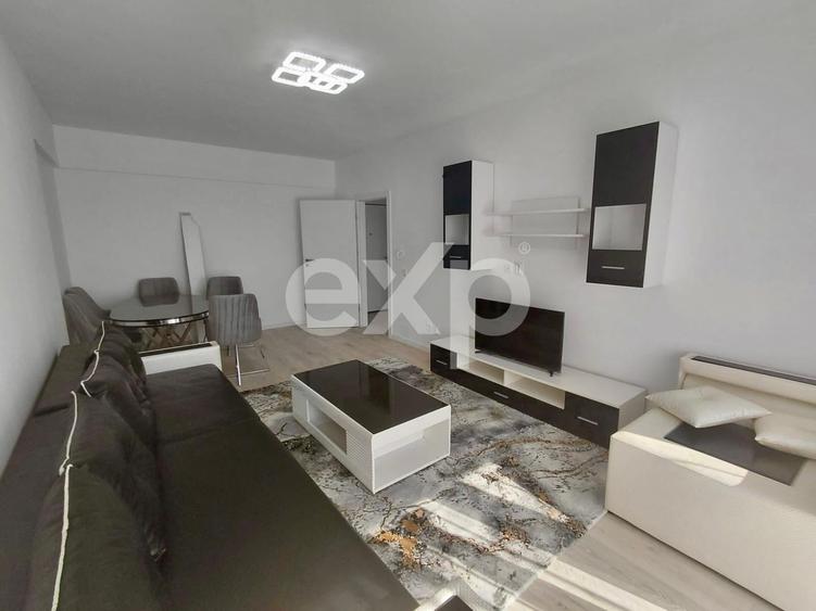 Apartament cu 2 camere decomandat în Tractorul