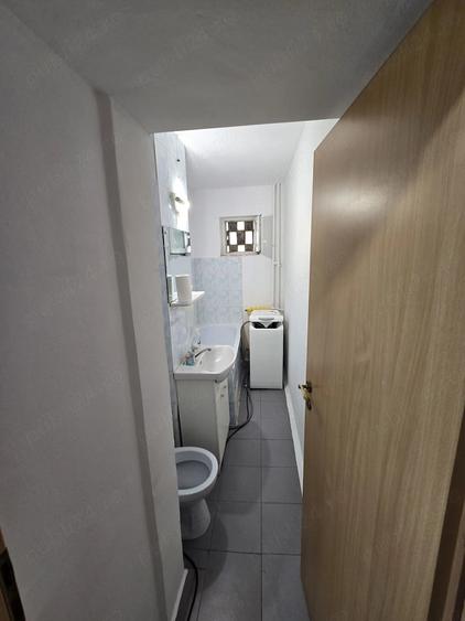 Apartament cu 2 camere semidecomandat în Girocului
