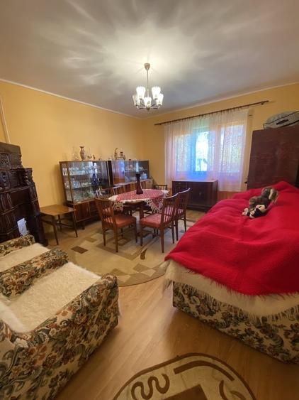 Casă cu 2 camere cu Teren 1742 Mp în Central
